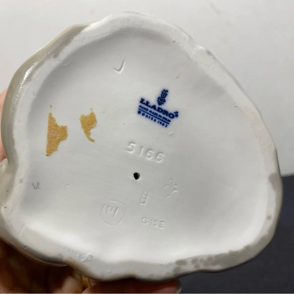 - LLADRO Glazed Porcelain Art Statue Figurine Sea Fever Boy With Boat 51… - Picture 2 of 2